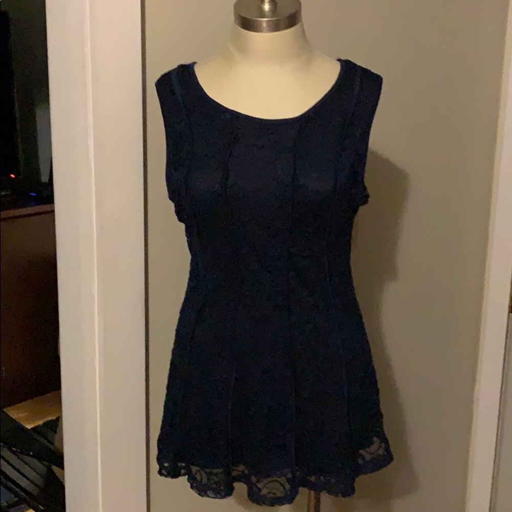 Woman’s  Olivia Blu sleeveless top size large